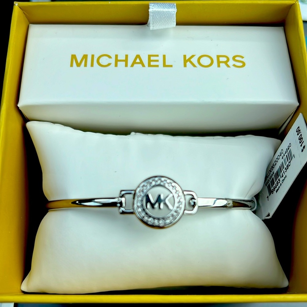 NWT Michael Kors bangle bracelet with Crystal embellishment - Picture 2 of 7
